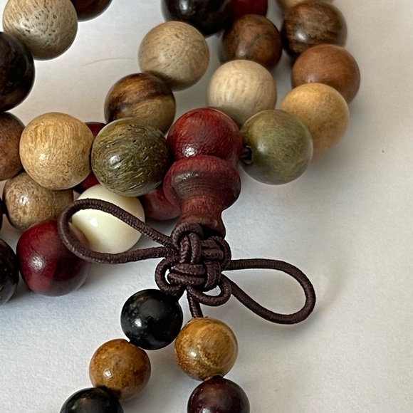 Sandlewood 108 Bead Variety of Sandalwood Mala Colorful Sandalwood - Picture 4 of 6